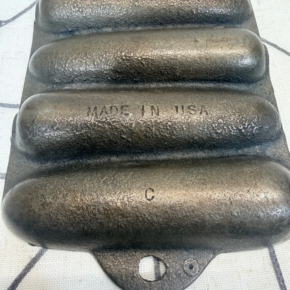 Unbranded Cast Iron Cornbread Pan 13in Gray 7 Slot Corn Stick Molds Made‎ in USA